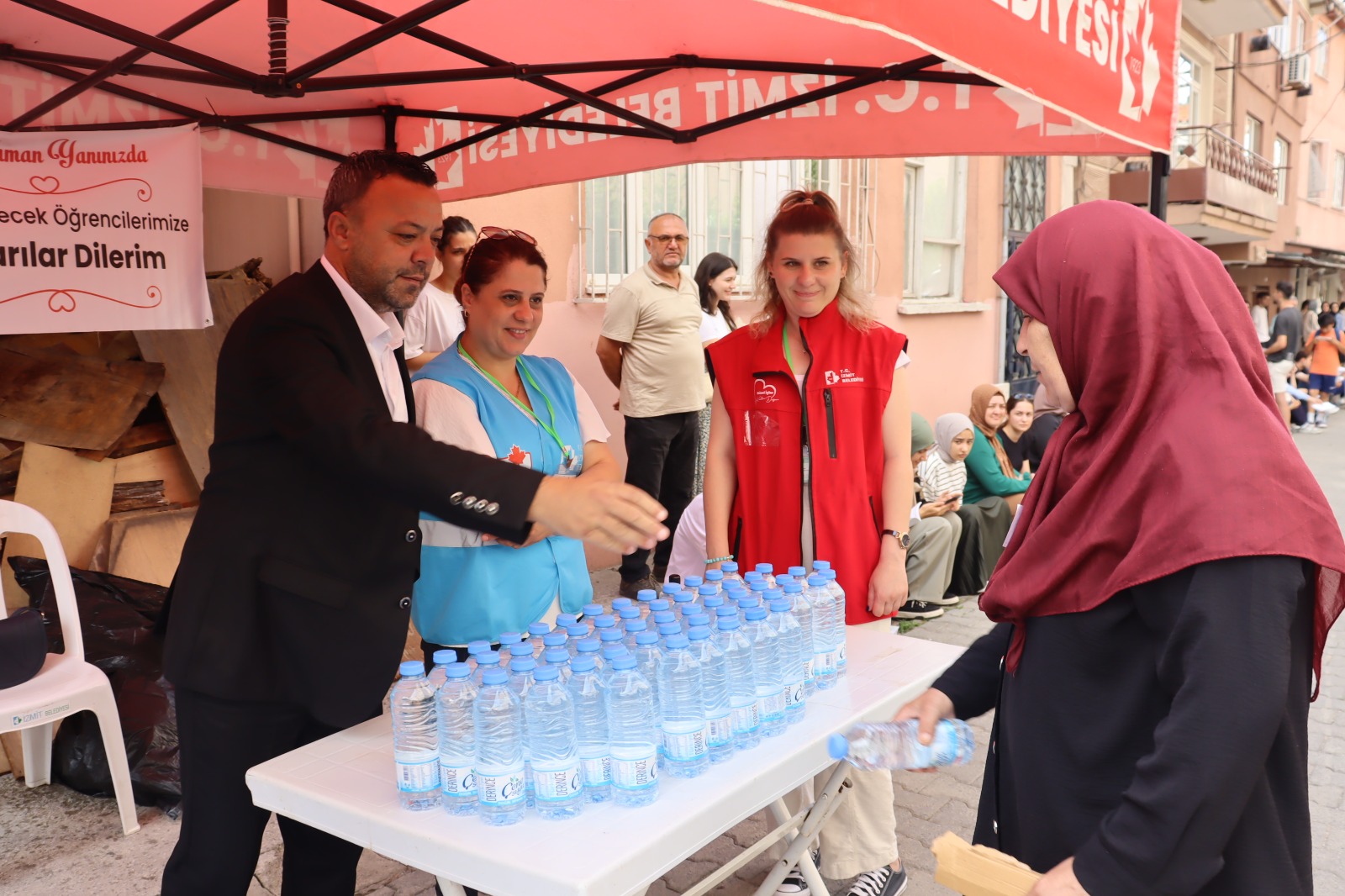 Izmit Belediyesi, KPSS'ye giren adaylari yine yalniz birakmadi (8)
