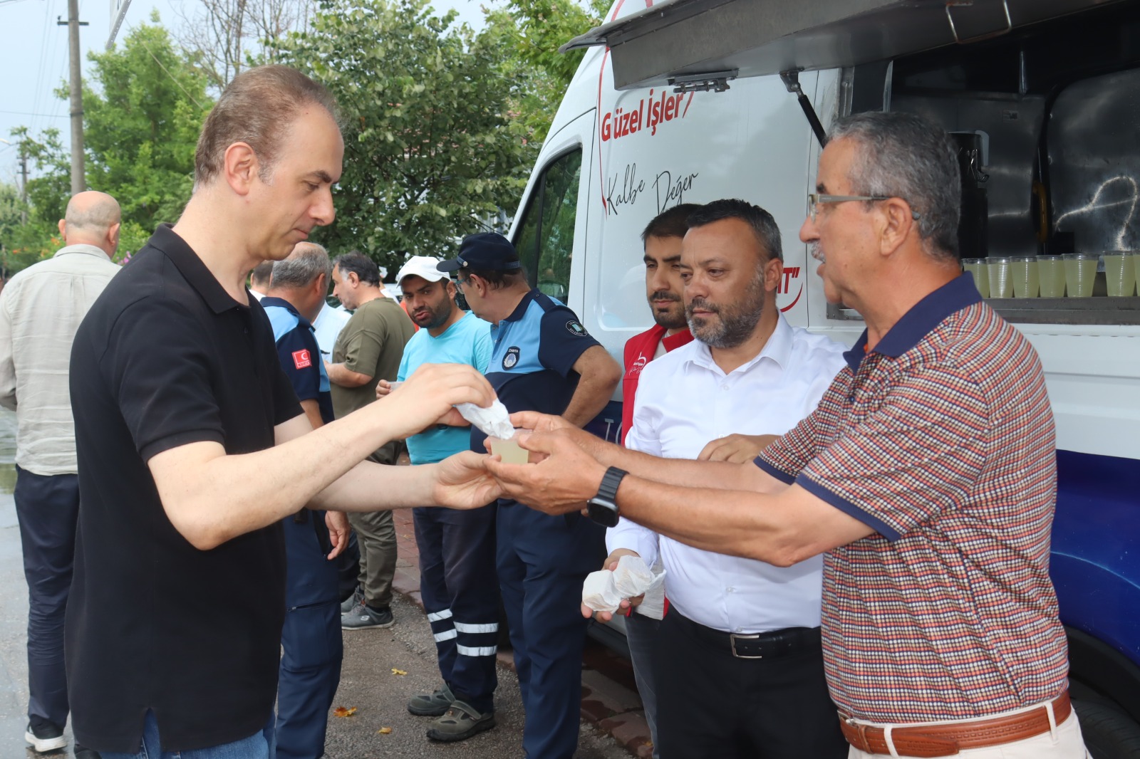 İzmit Belediyesi, Şirintepe’de Cuma Namazı sonrası cemaat ile buluştu (1)