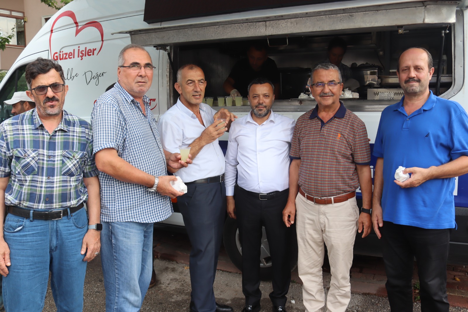 İzmit Belediyesi, Şirintepe’de Cuma Namazı sonrası cemaat ile buluştu (5)