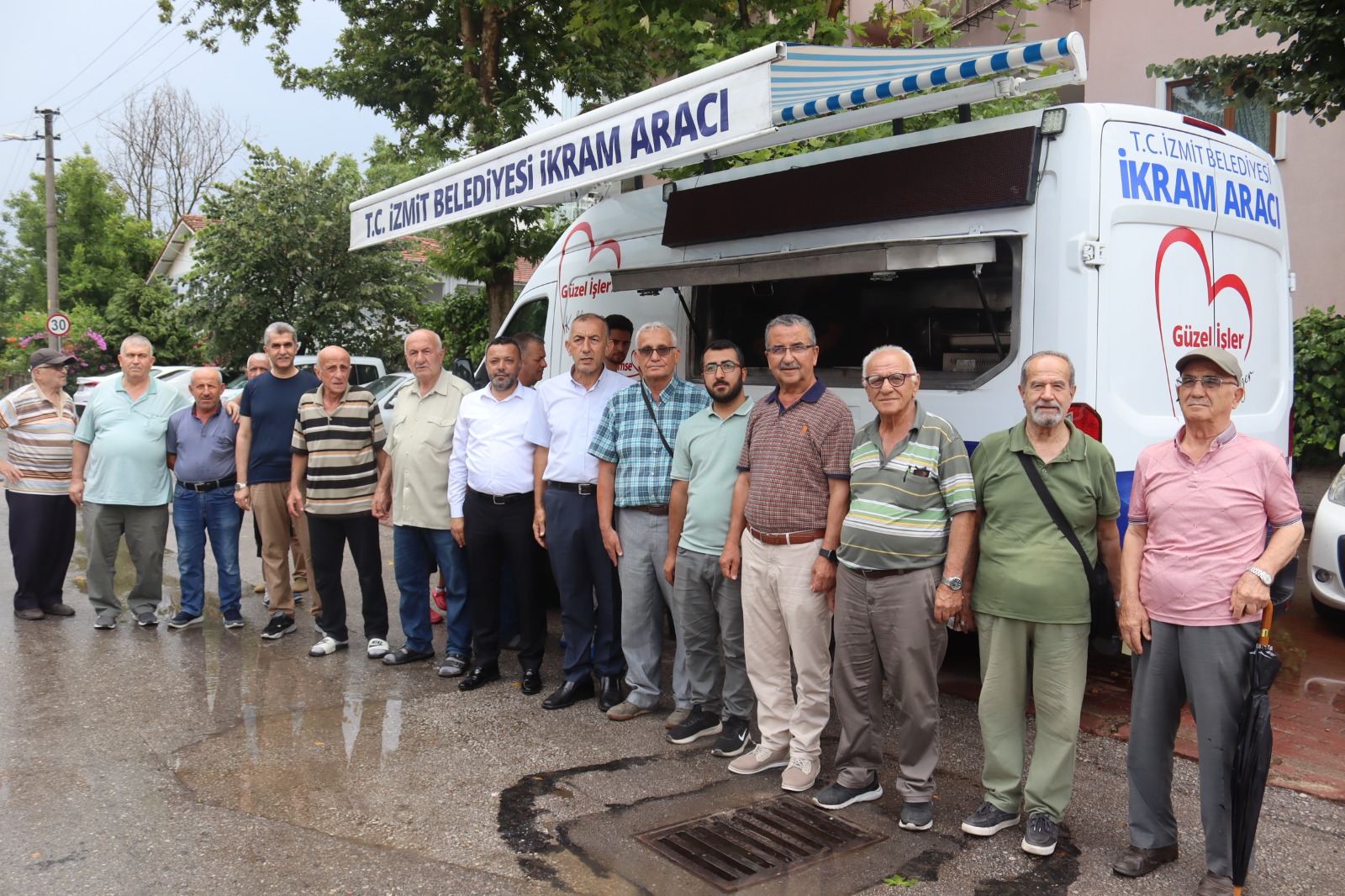 İzmit Belediyesi, Şirintepe’de Cuma Namazı sonrası cemaat ile buluştu (7)