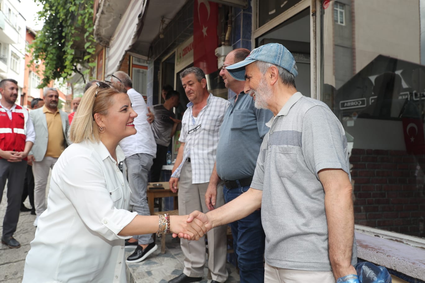 İzmit Belediyesi, Tavşantepe Caddesi’nde konforlu ulaşım için çalışmalara başladı (1)