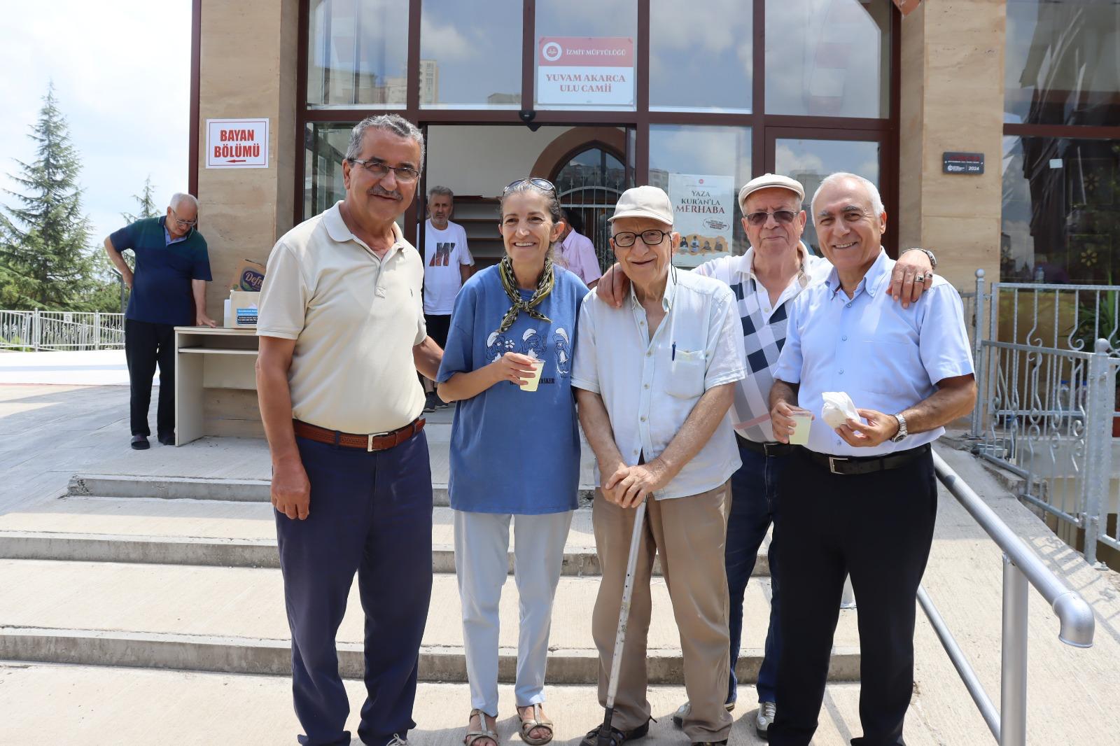 Izmit Belediyesi Yuvam Akarca Ulu Camii cemaatiyle bulustu (1)