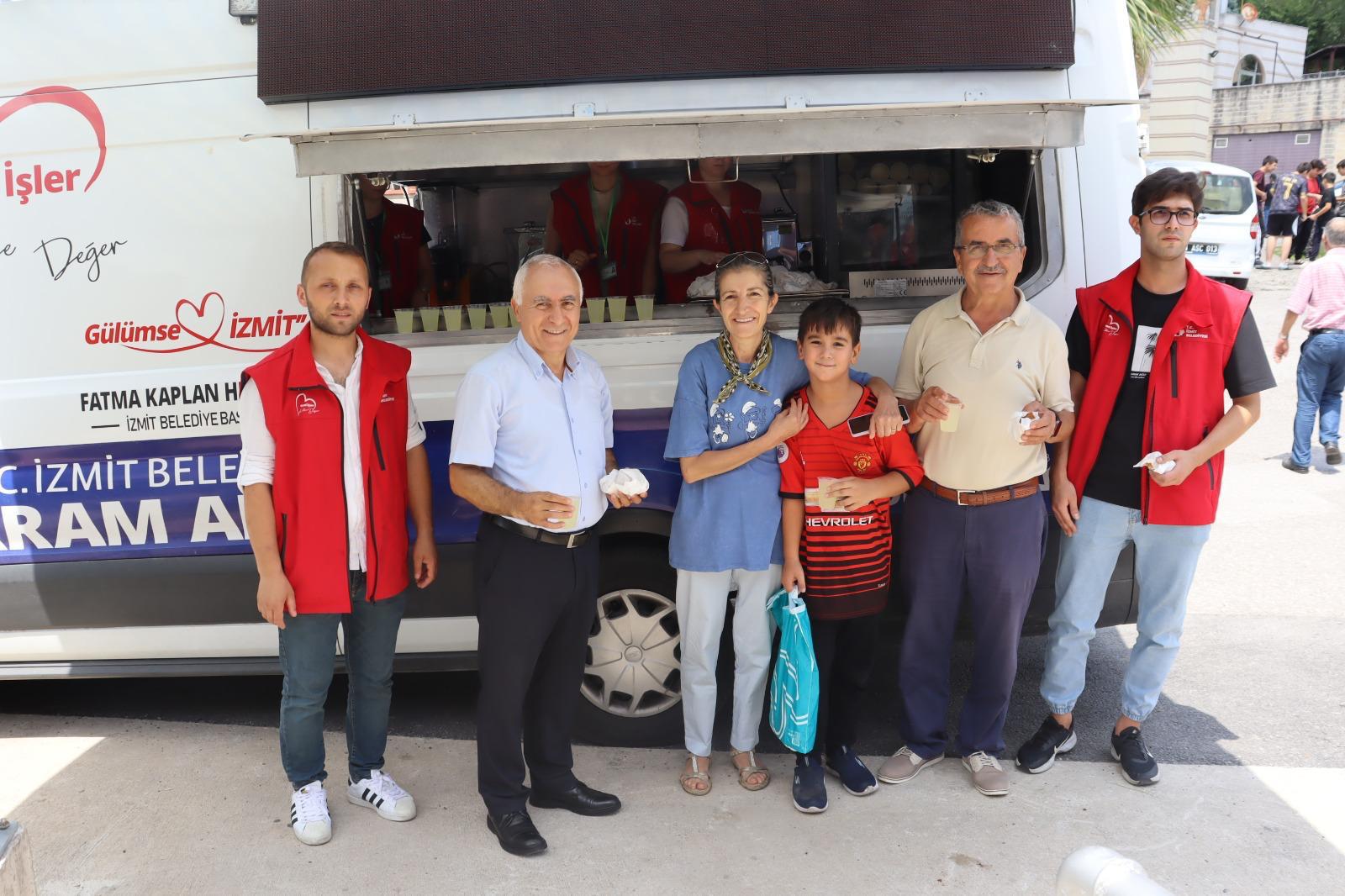 Izmit Belediyesi Yuvam Akarca Ulu Camii cemaatiyle bulustu (2)