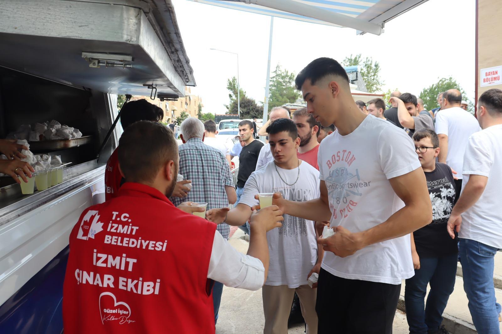Izmit Belediyesi Yuvam Akarca Ulu Camii cemaatiyle bulustu (7)
