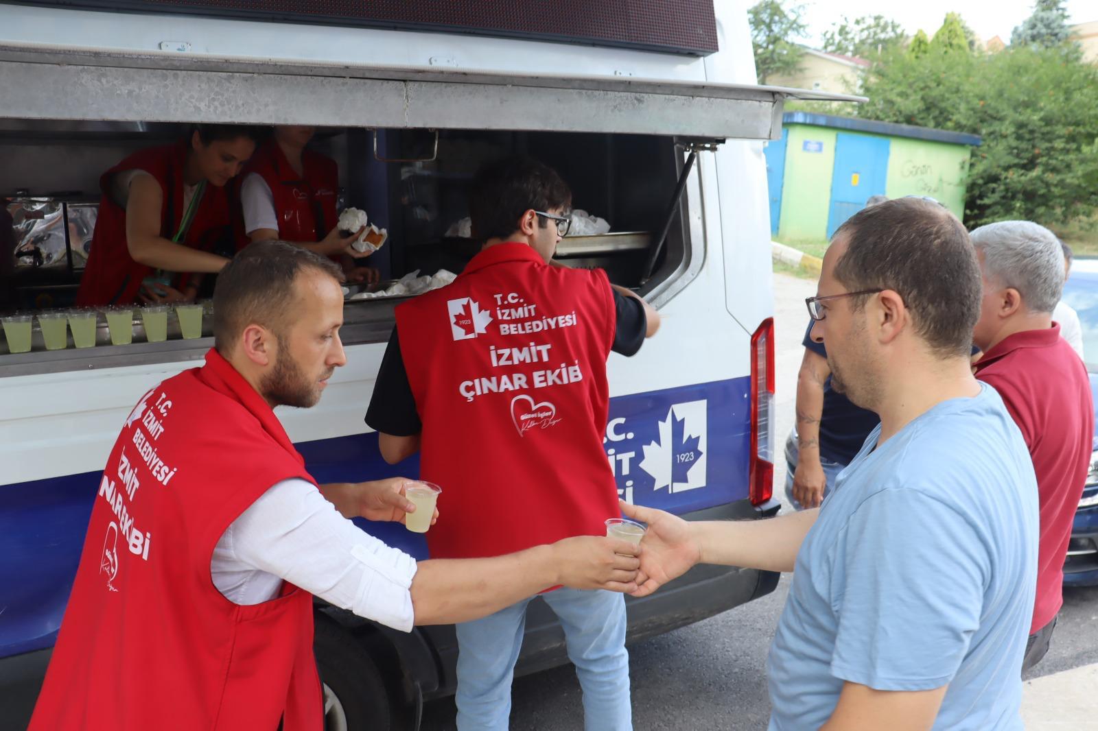 Izmit Belediyesi Yuvam Akarca Ulu Camii cemaatiyle bulustu (8)