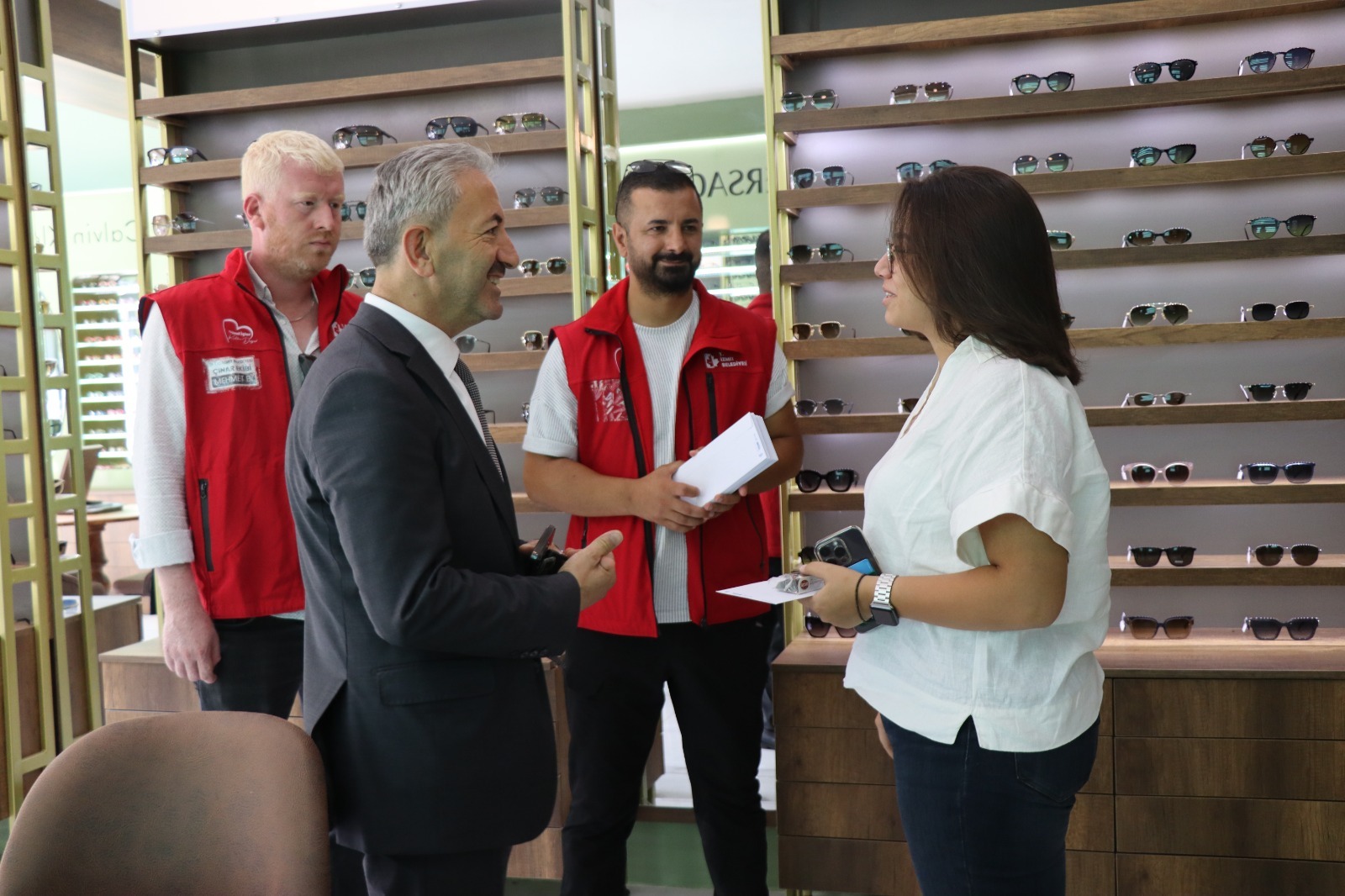 İzmit Belediyesi esnaflarla bağlarını güçlendirmeye devam ediyor (1)