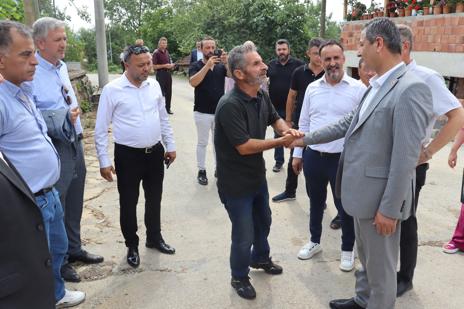İzmit Belediyesi köyleri önemsiyor ve sık sık ziyaret ediyor (10)