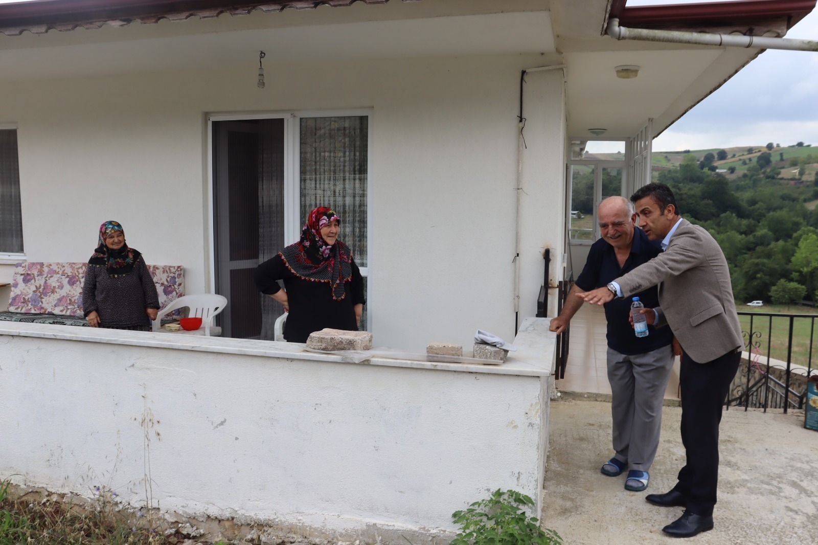 İzmit Belediyesi köyleri önemsiyor ve sık sık ziyaret ediyor (11)