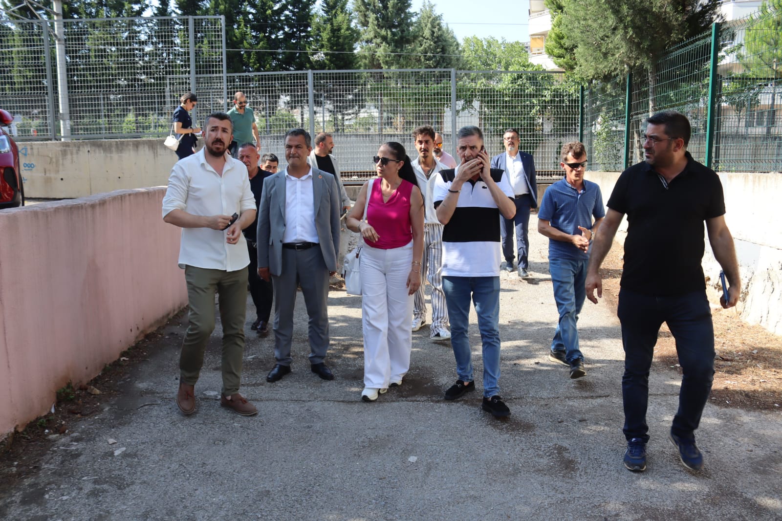 Izmit Belediyesi mahallelerdeki ihtiyaçlari yerinde tespit ediyor (10)