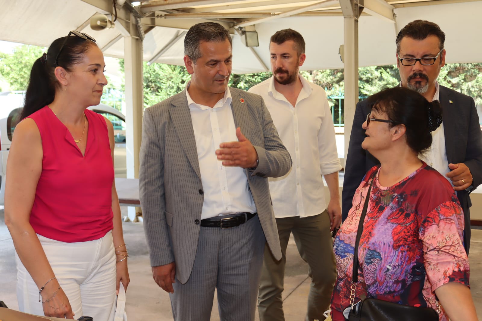 Izmit Belediyesi mahallelerdeki ihtiyaçlari yerinde tespit ediyor (3)
