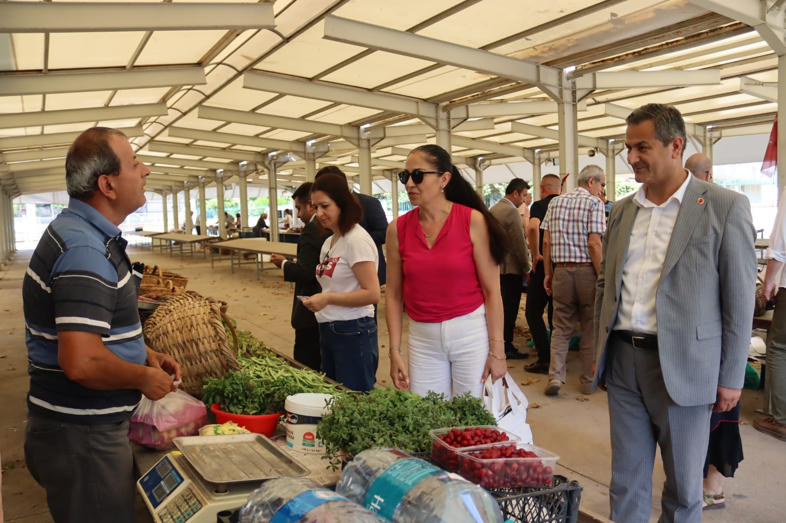 Izmit Belediyesi mahallelerdeki ihtiyaçlari yerinde tespit ediyor (4)