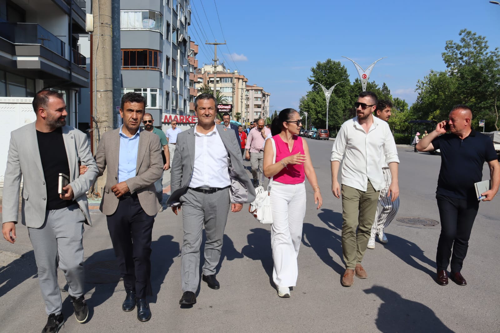 Izmit Belediyesi mahallelerdeki ihtiyaçlari yerinde tespit ediyor (7)