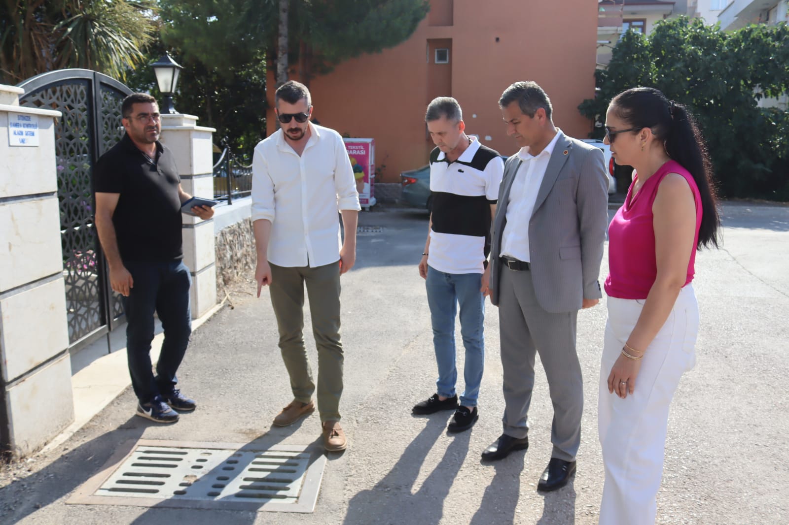 Izmit Belediyesi mahallelerdeki ihtiyaçlari yerinde tespit ediyor (8)