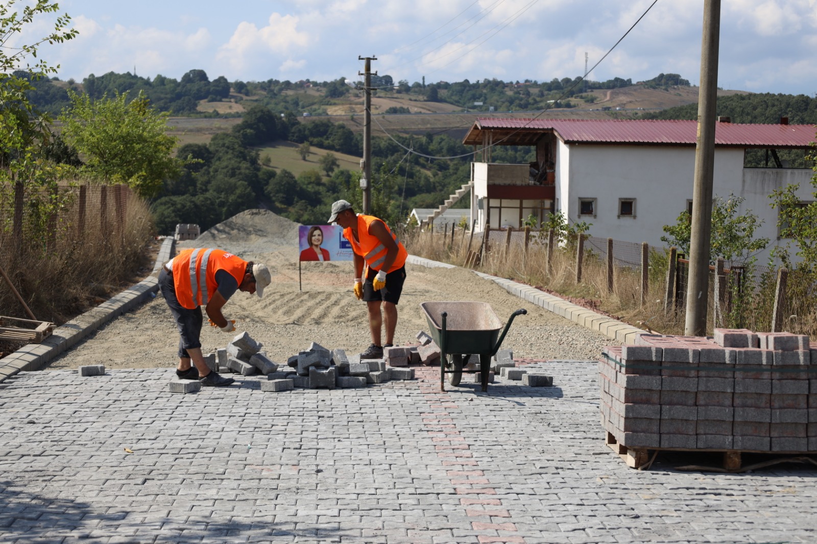 İzmit Belediyesinden Akmeşe Atatürk Mahallesine parke yol (3)