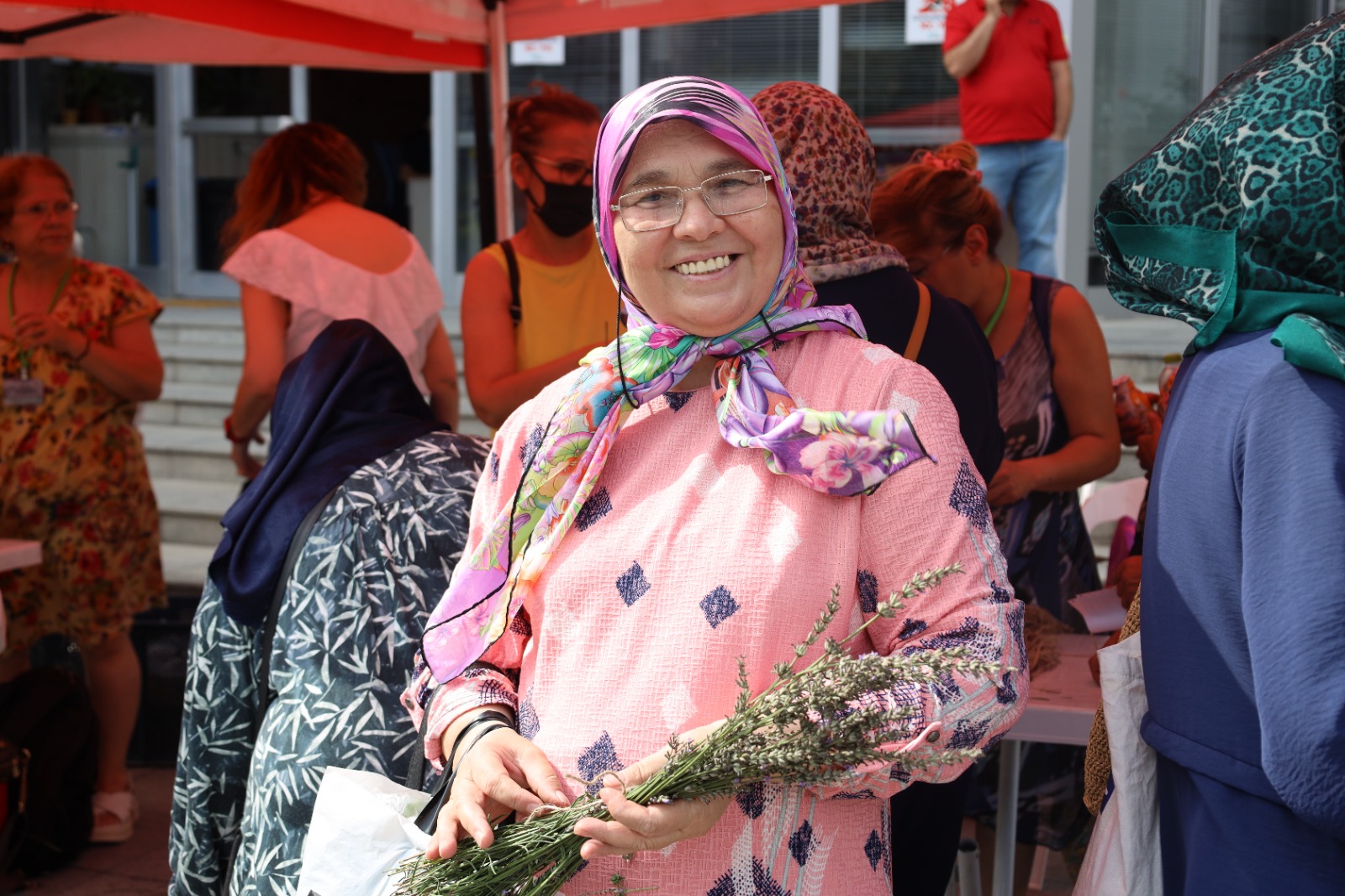 Izmit Belediyesinin Lavanta Workshoplarina kadinlardan yogun ilgi (4)