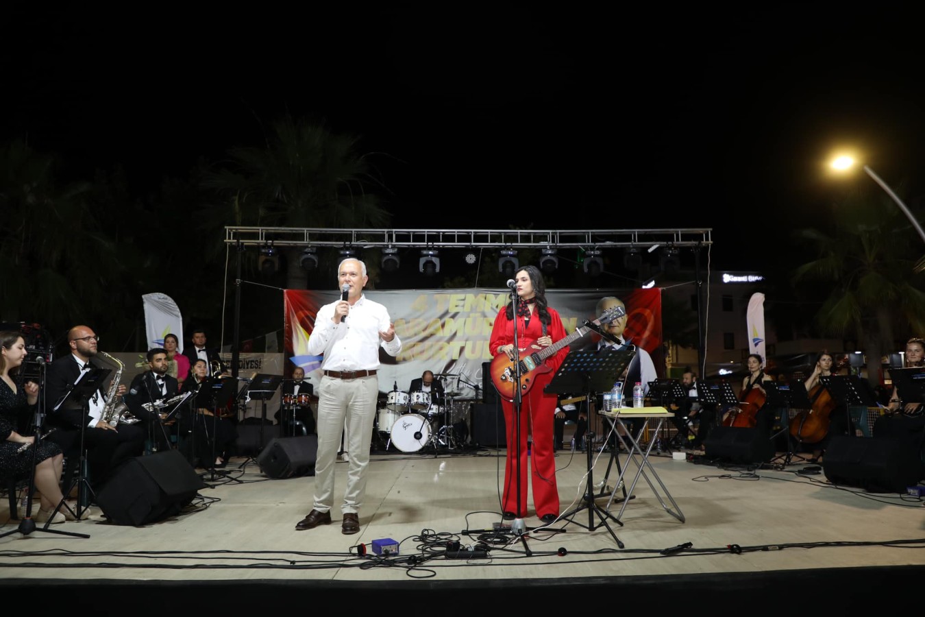 Izmit Kent Orkestrasi, Karamürsel'de kurtulus günü coskusu yasatti (5)
