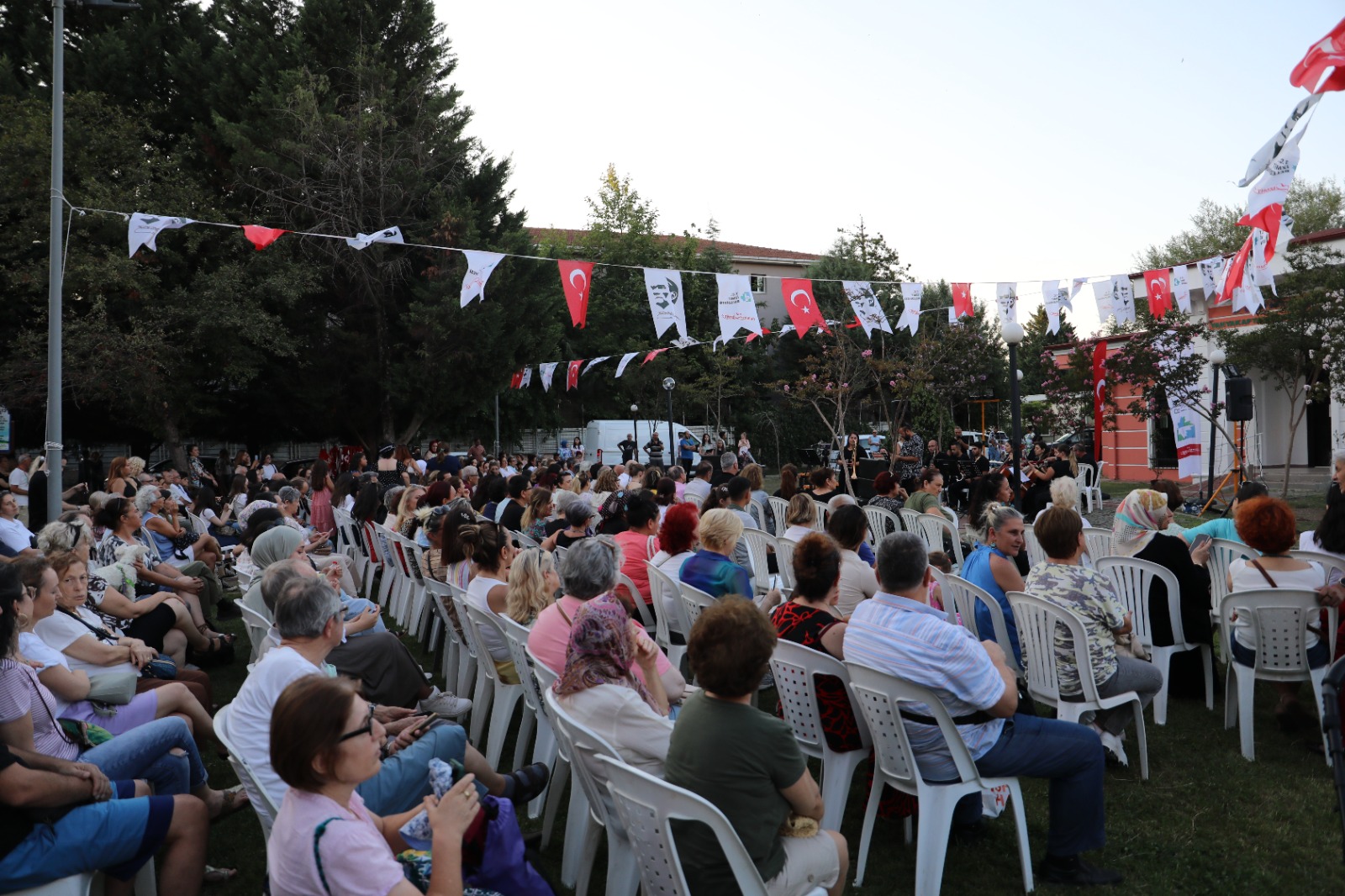 İzmit Yaz Akşamları Sezen Aksu şarkılarıyla renklendi (4)