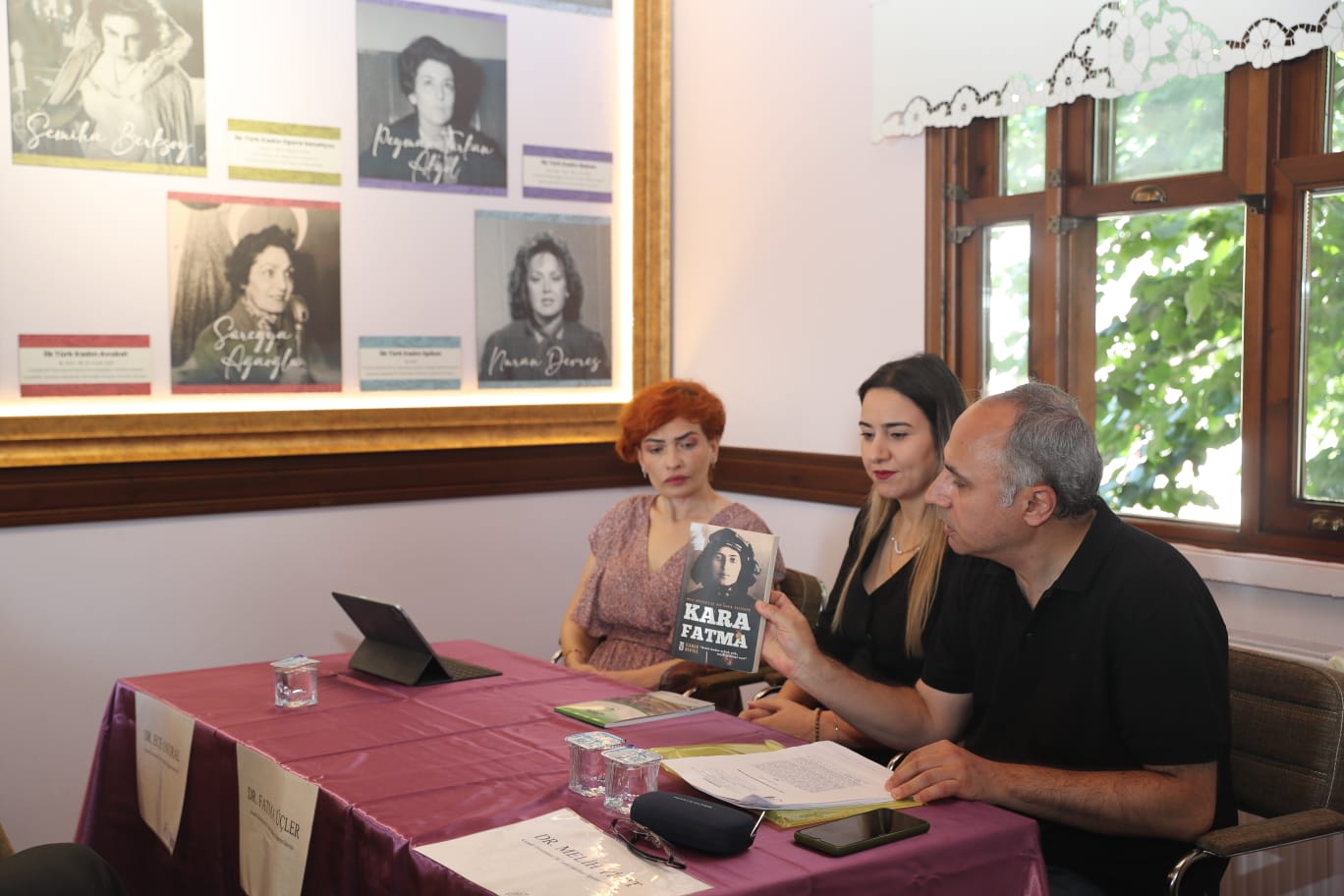 İzmit’in Kurtuluşunun 103’üncü yılında Milli Mücadele Kahramanı Kara Fatma anıldı (1)