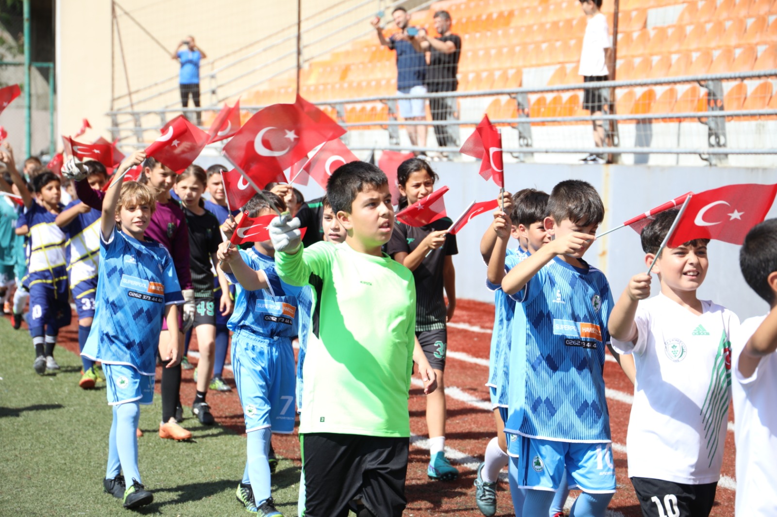 Izmitli Minikler Pismaniye Cup Futbol Turnuvasinda kiyasiya mücadele etti (10)