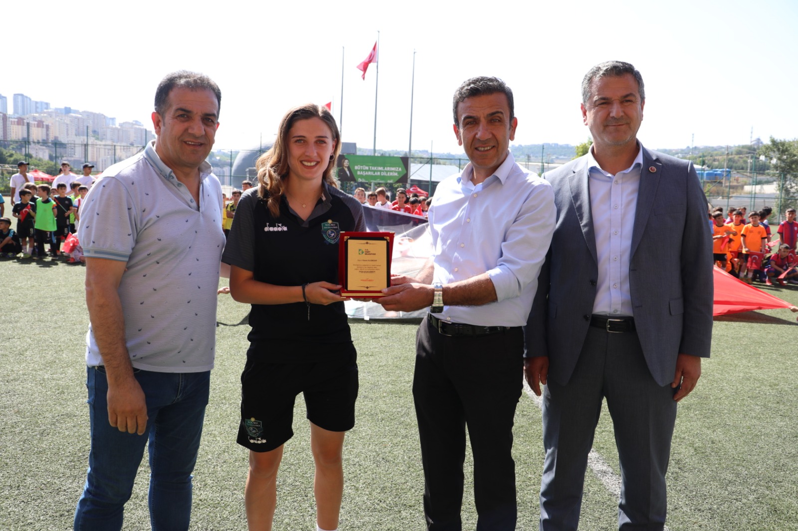 Izmitli Minikler Pismaniye Cup Futbol Turnuvasinda kiyasiya mücadele etti (11)