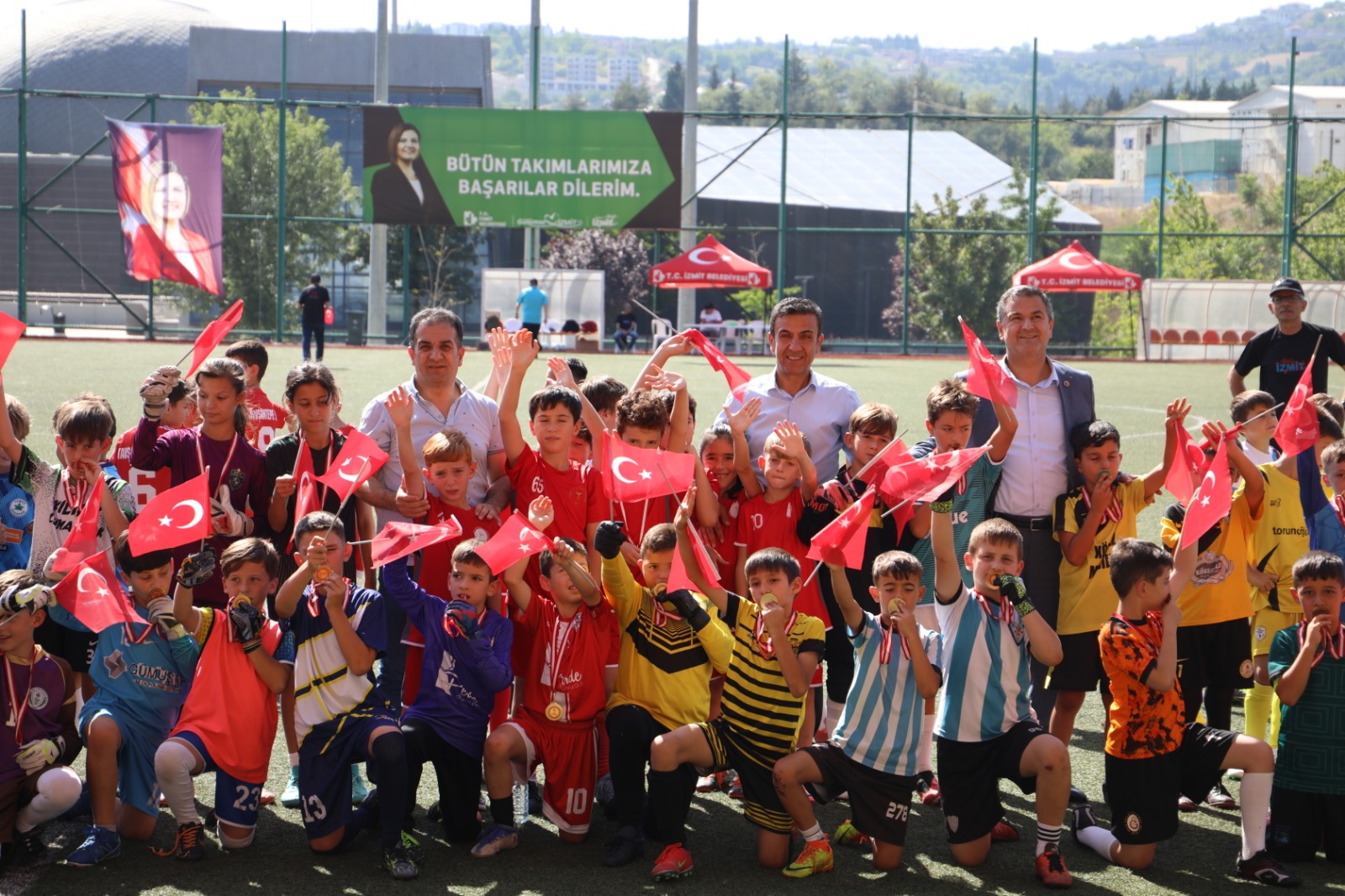 Izmitli Minikler Pismaniye Cup Futbol Turnuvasinda kiyasiya mücadele etti (16)