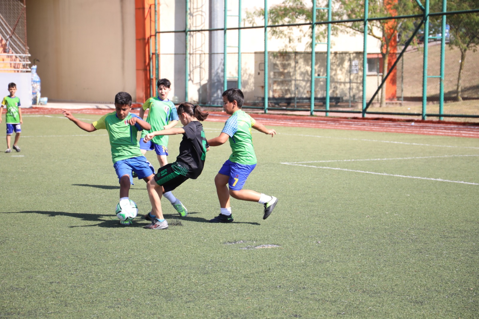 Izmitli Minikler Pismaniye Cup Futbol Turnuvasinda kiyasiya mücadele etti (3)