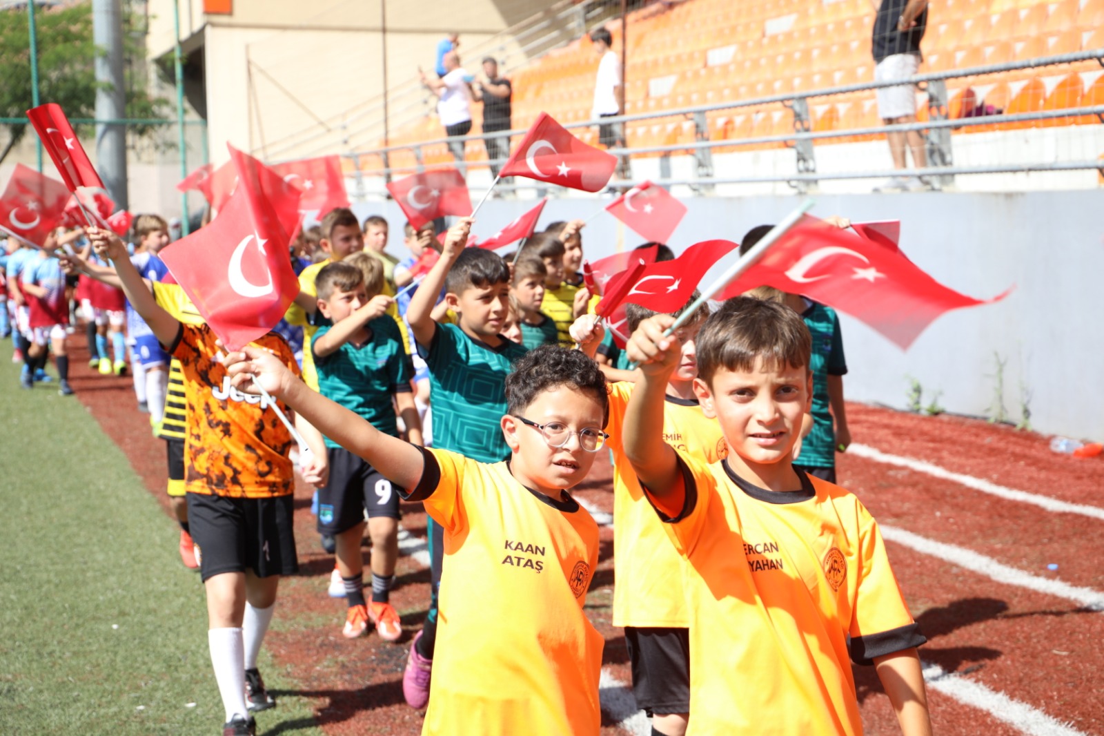 Izmitli Minikler Pismaniye Cup Futbol Turnuvasinda kiyasiya mücadele etti (8)