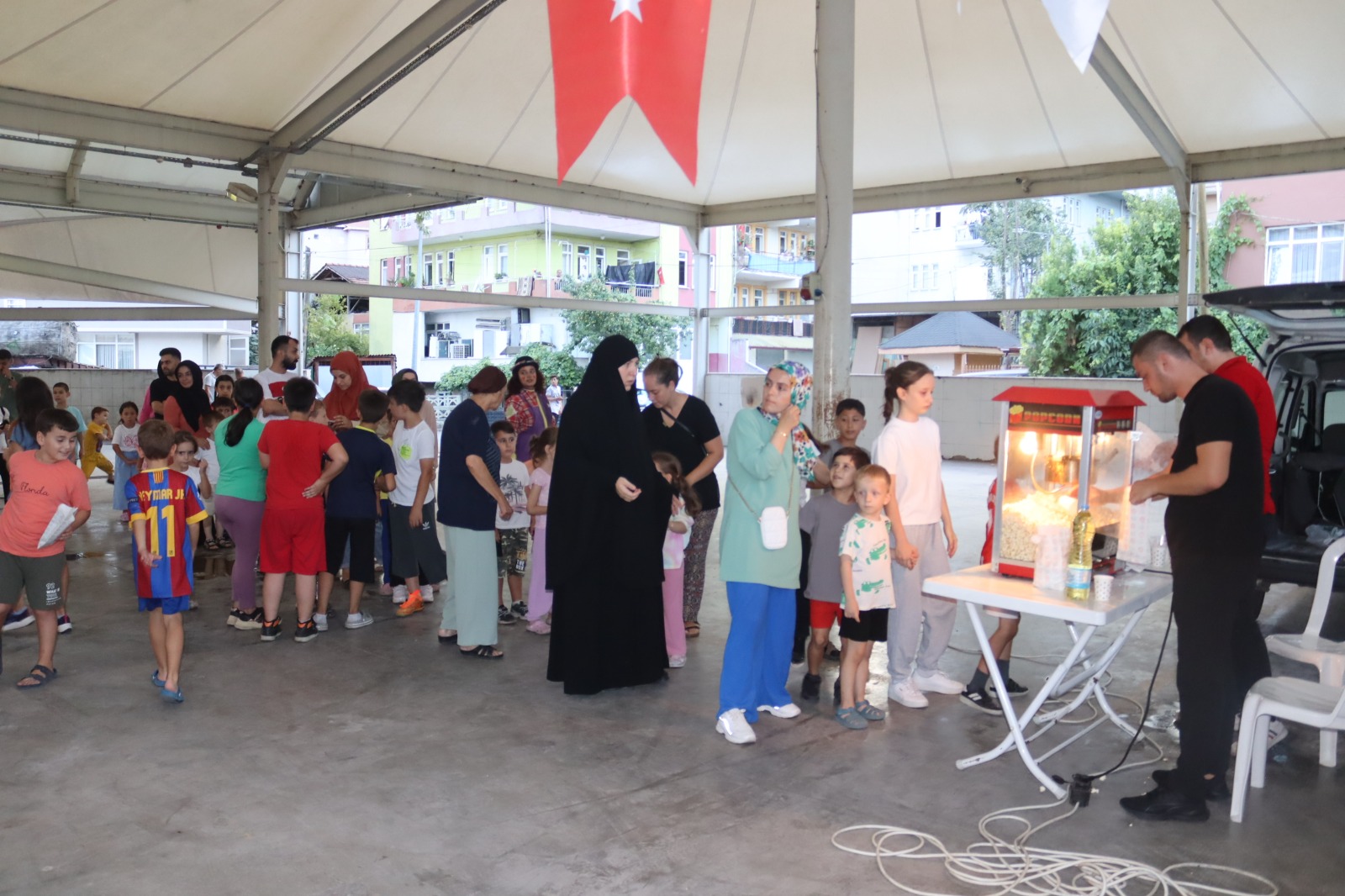 İzmit’te Yaz Akşamlarıyla Yenişehir Mahallesi’nde çocuklar gönüllerince eğlendi (7)