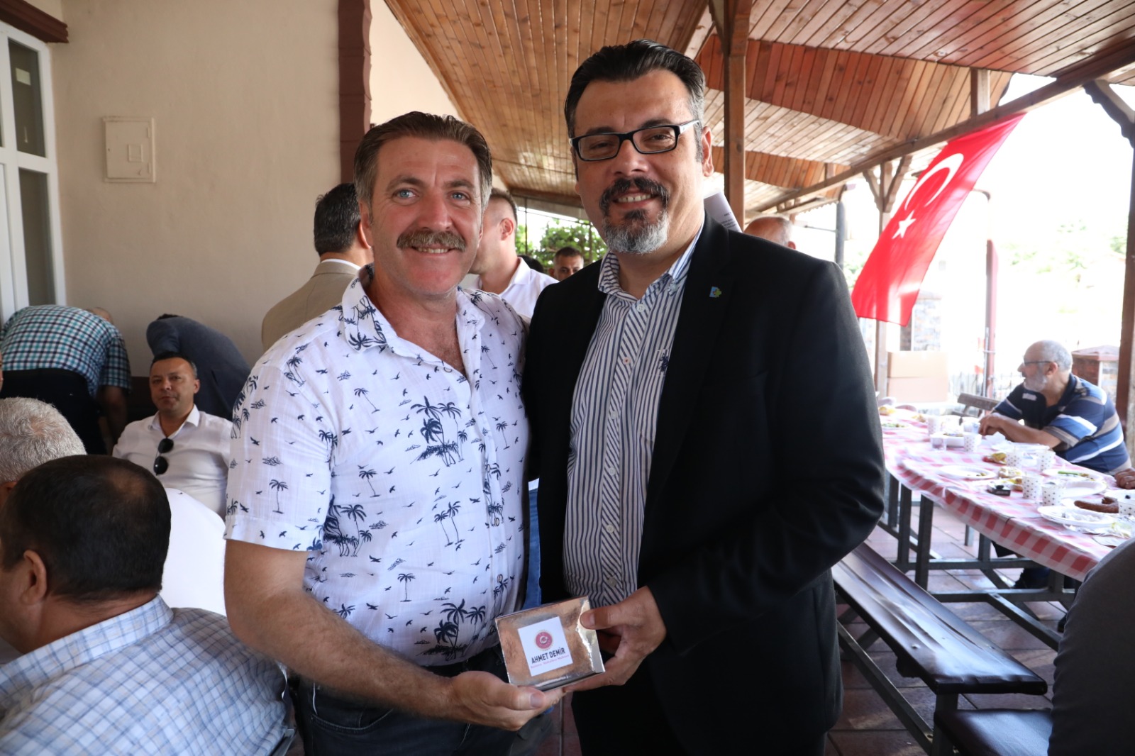 muhtarlara hediye takdimi (1)