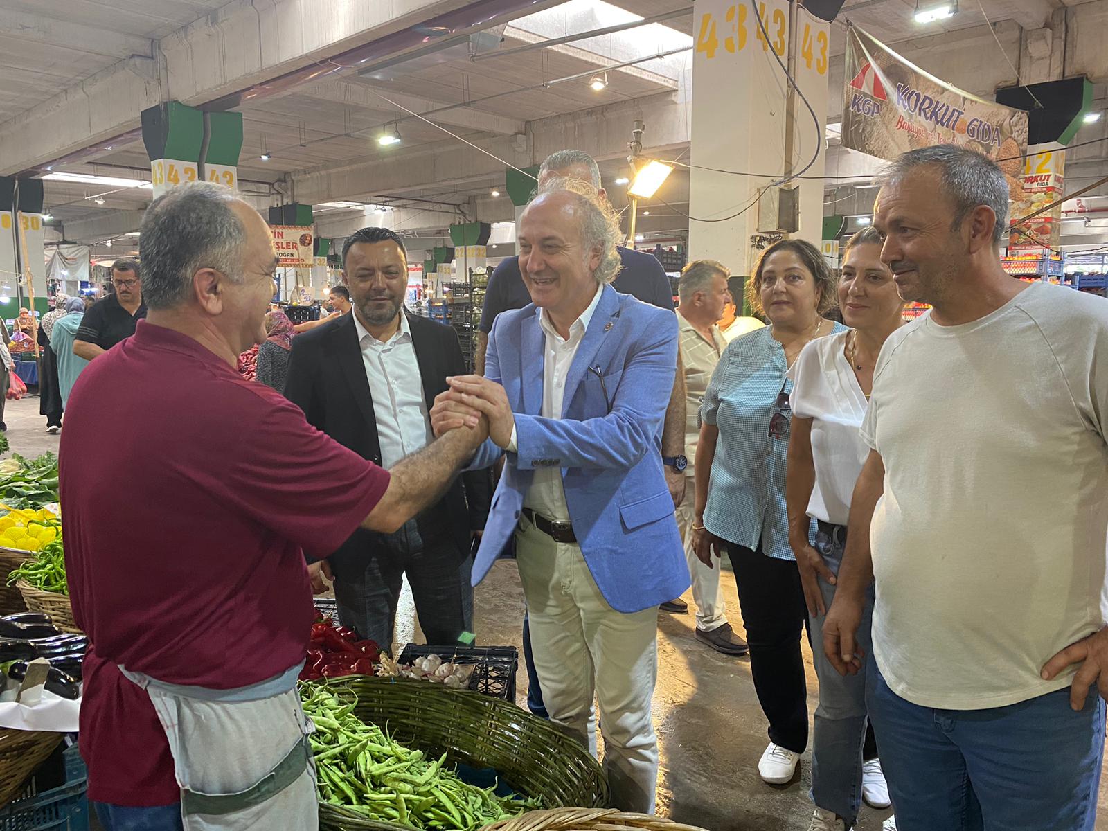 Izmit Belediye Baskan Vekili Arcan pazarci esnafina `hayirli isler' diledi (10)