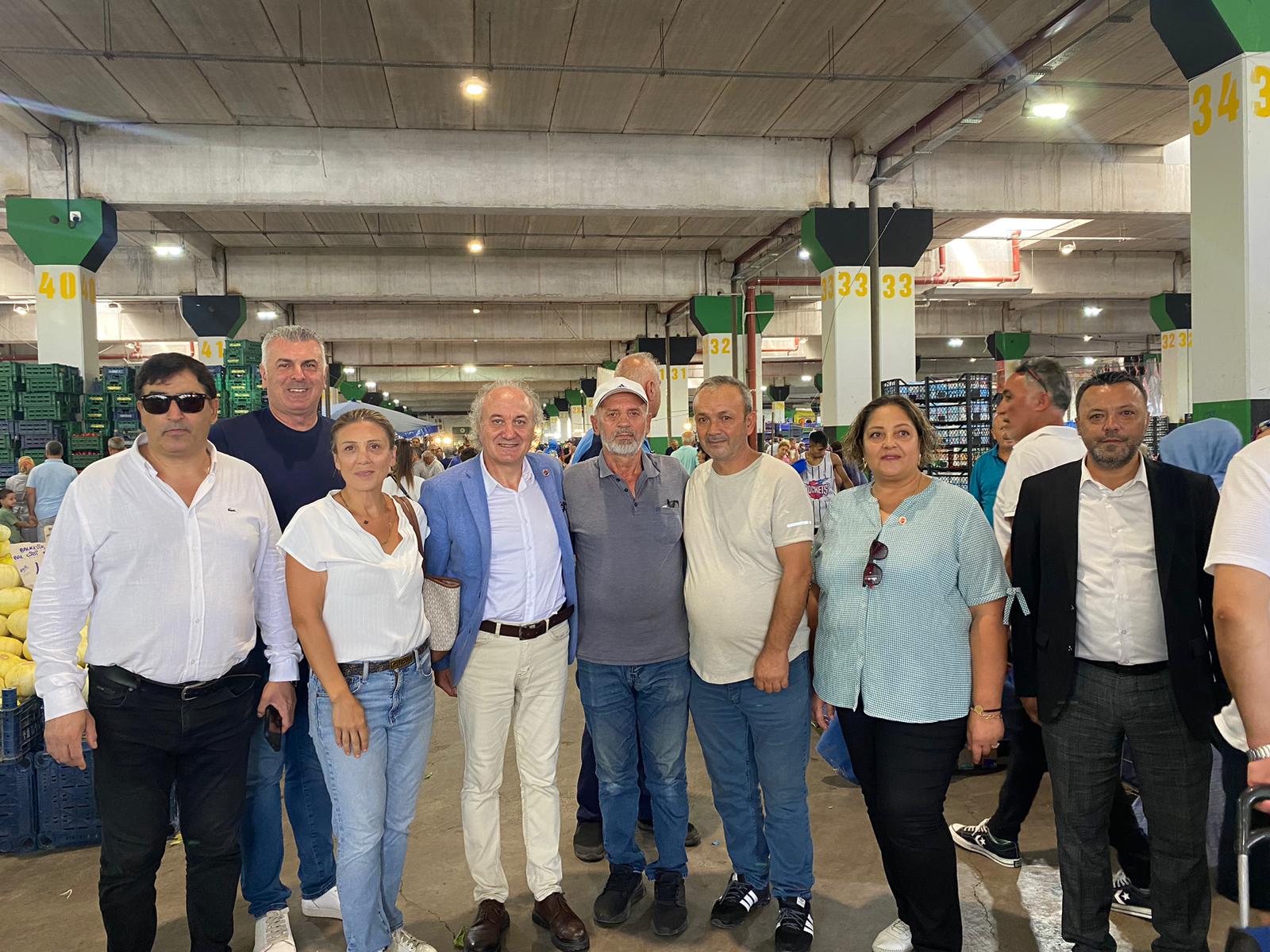 Izmit Belediye Baskan Vekili Arcan pazarci esnafina `hayirli isler' diledi (13)