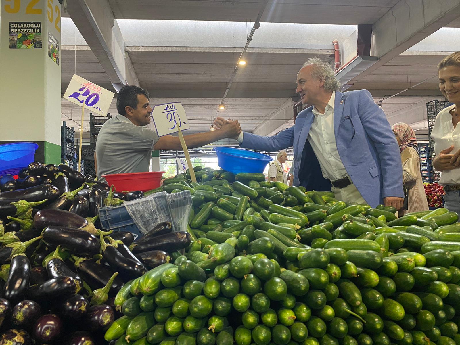 Izmit Belediye Baskan Vekili Arcan pazarci esnafina `hayirli isler' diledi (7)