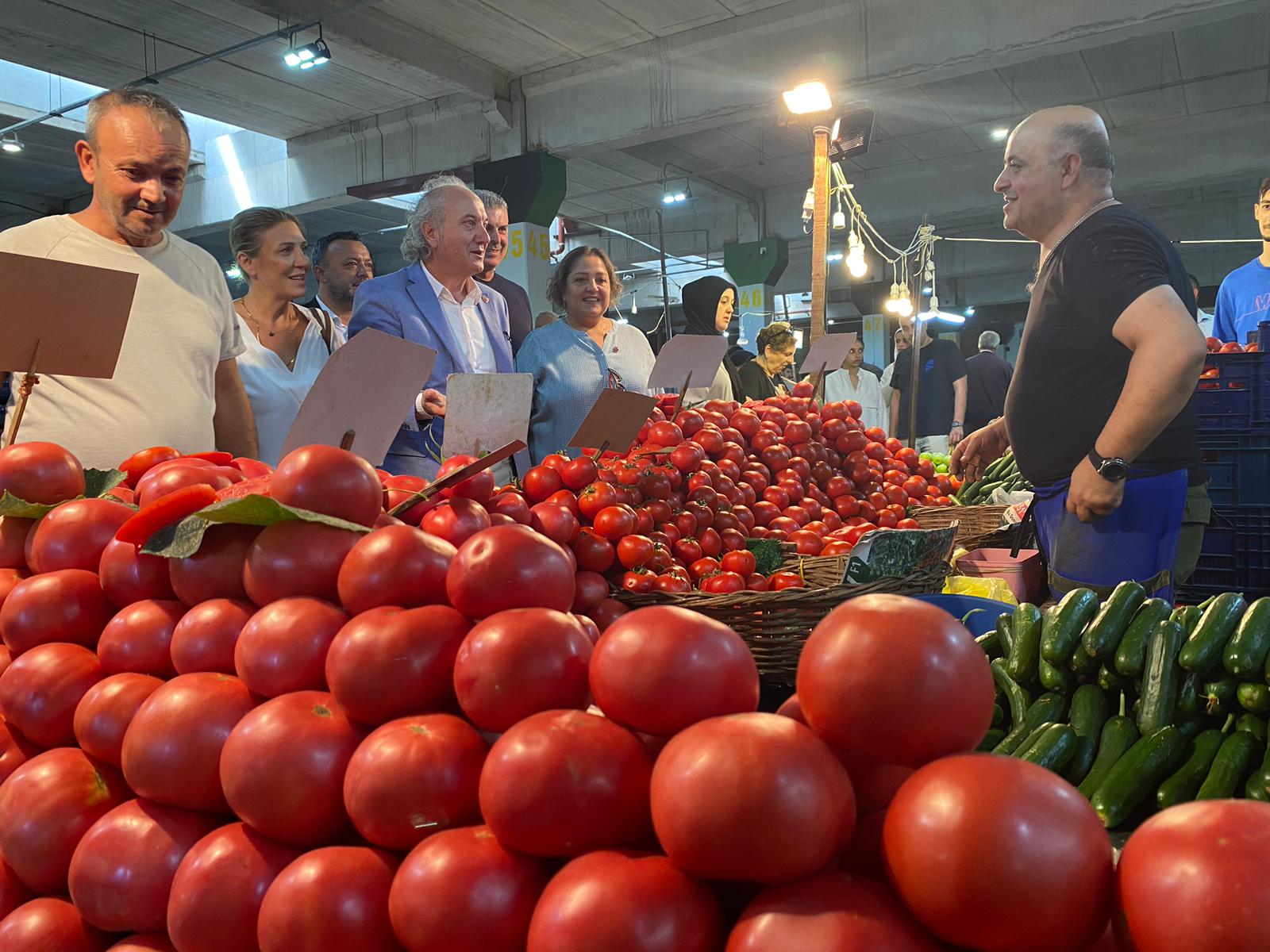 Izmit Belediye Baskan Vekili Arcan pazarci esnafina `hayirli isler' diledi (9)