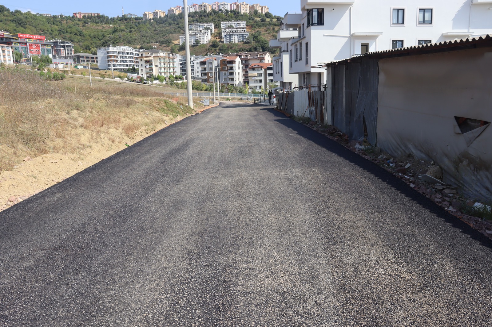 İzmit Belediyesi, Erbay Sokağı yenilenen yüzüyle halkın kullanımına sundu (1)