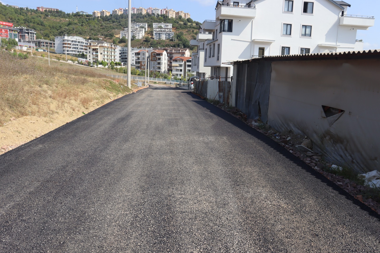 İzmit Belediyesi, Erbay Sokağı yenilenen yüzüyle halkın kullanımına sundu (2)