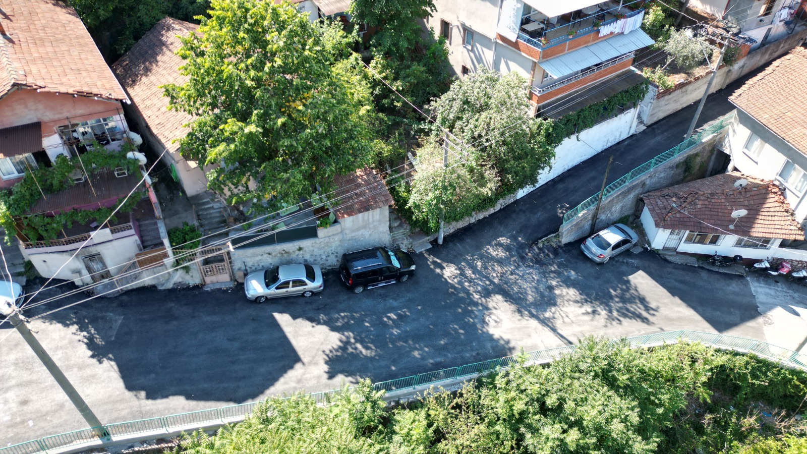 İzmit Belediyesi Yenidoğan’da 1500 metrelik yolu yeniledi (5)