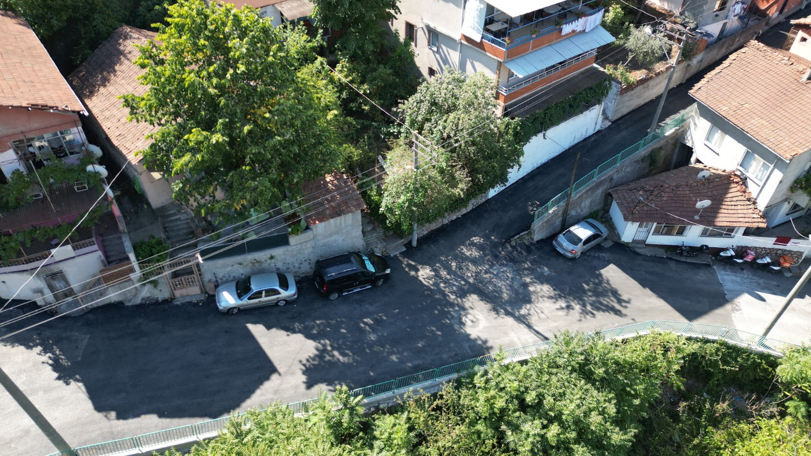İzmit Belediyesi Yenidoğan’da 1500 metrelik yolu yeniledi (6)