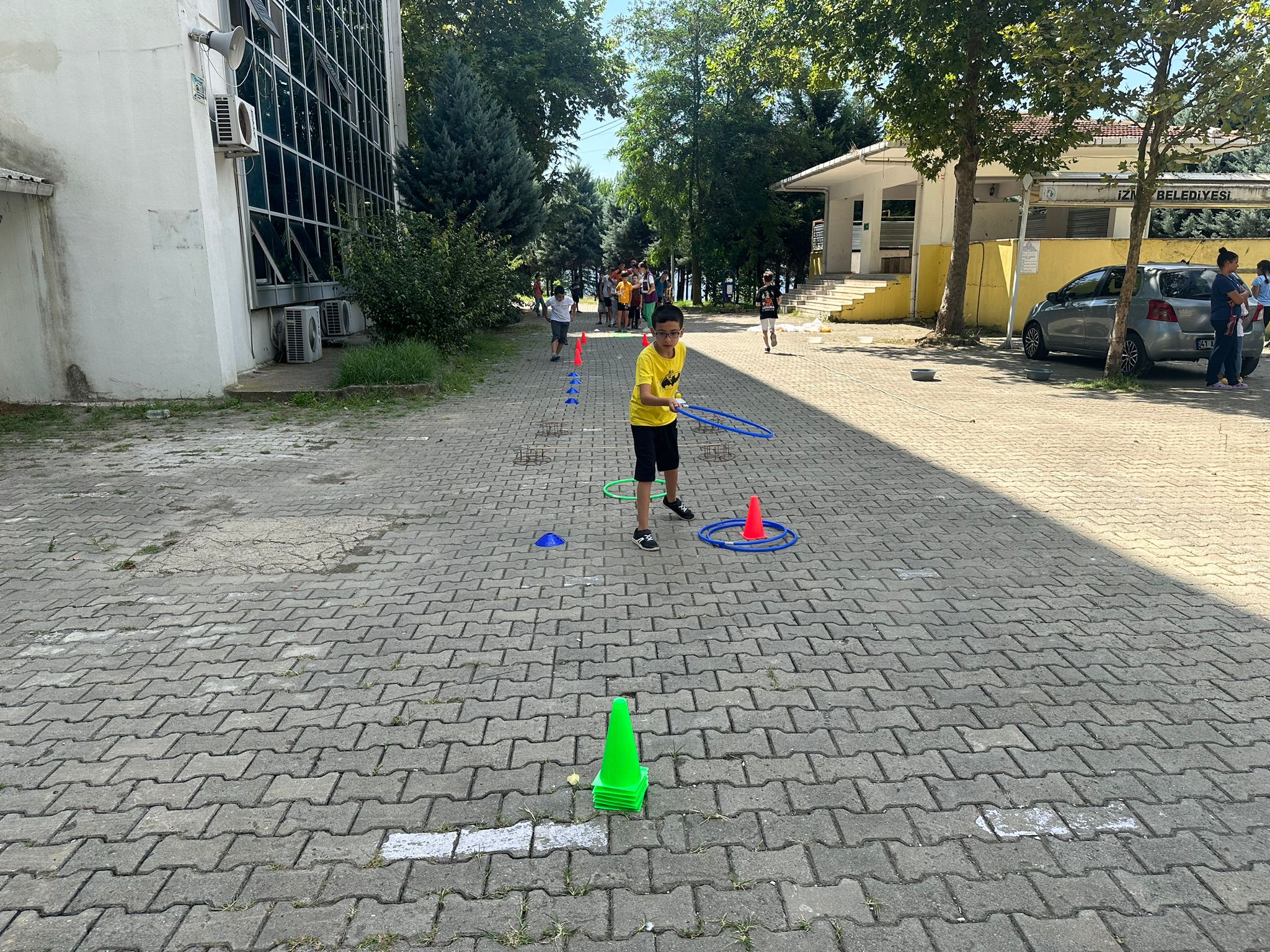 Izmit Belediyesi çocuklarin yüzlerini güldürmeye devam ediyor (10)
