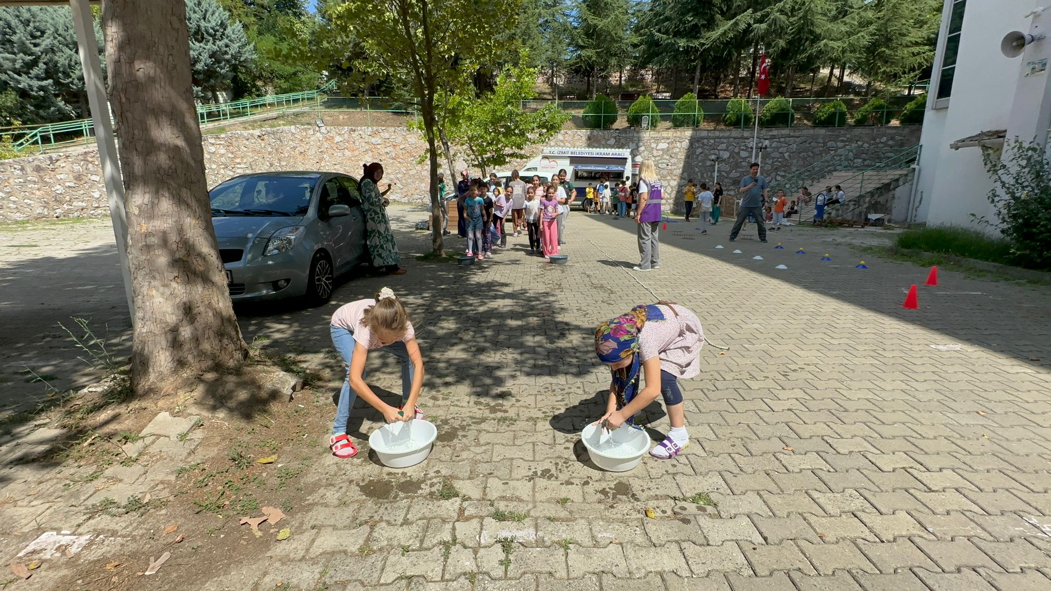Izmit Belediyesi çocuklarin yüzlerini güldürmeye devam ediyor (9)