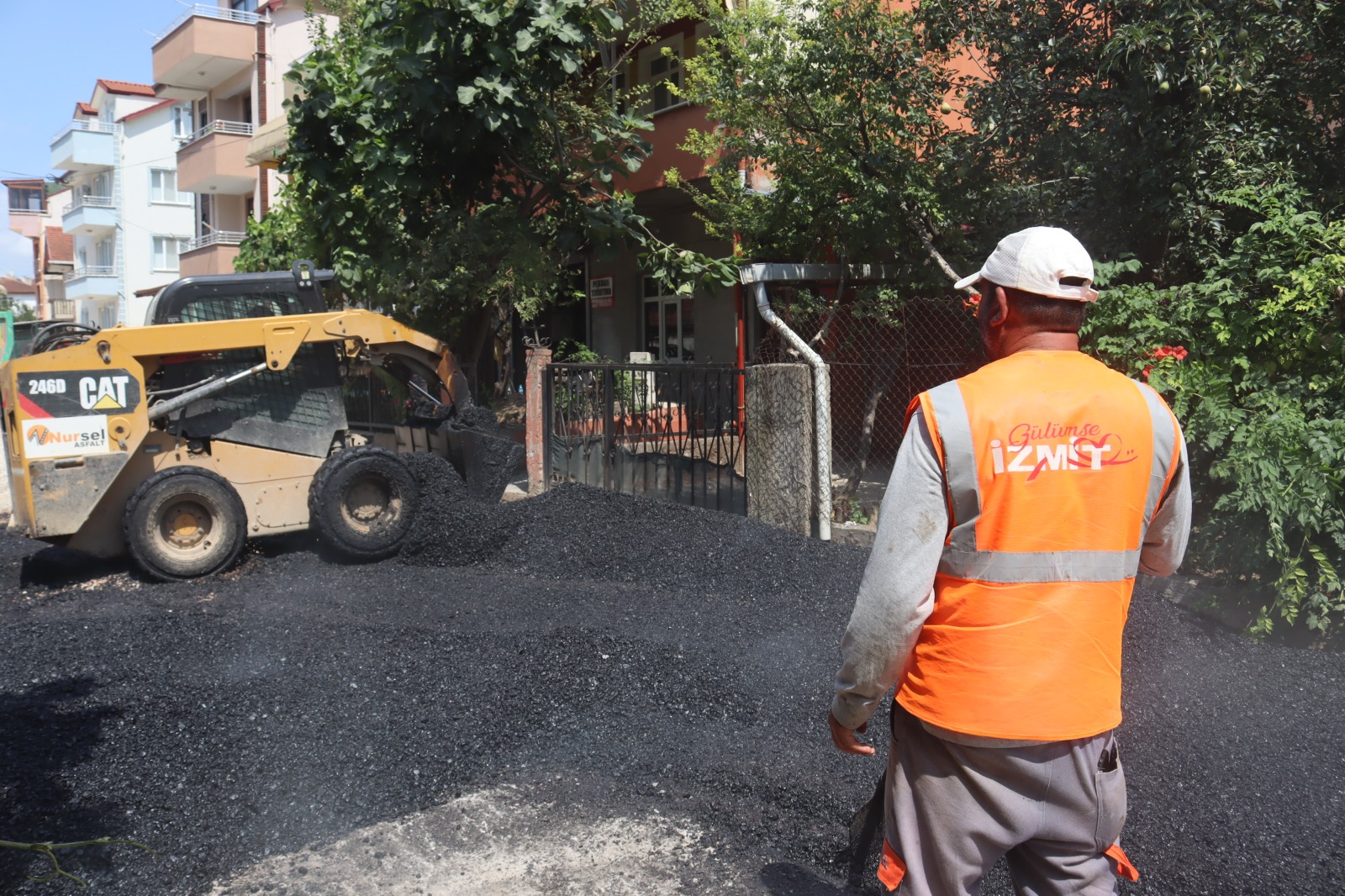Izmit Belediyesinden Yesilova Mahallesinde asfalt mesaisi (4)