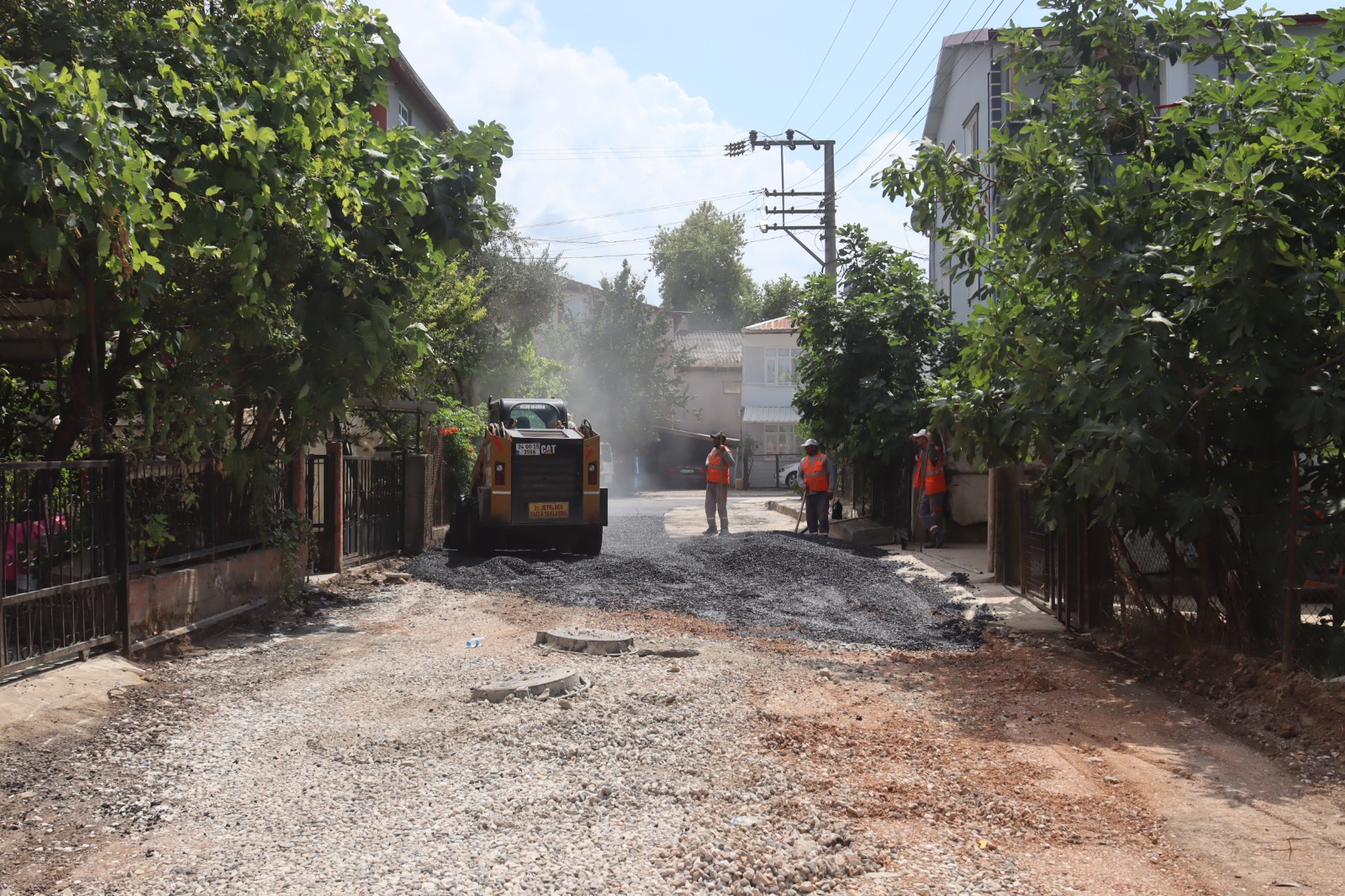 Izmit Belediyesinden Yesilova Mahallesinde asfalt mesaisi (5)