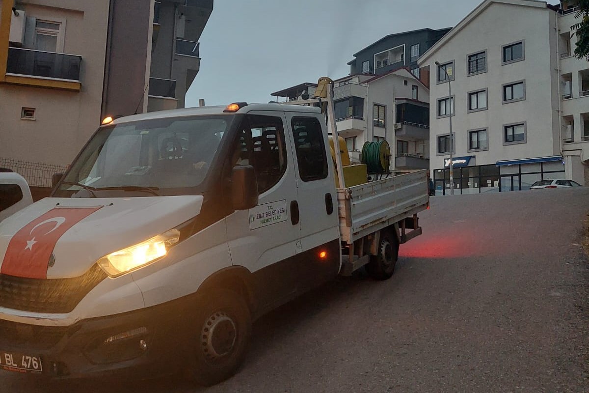 Izmit Belediyesinden yaz aylarinda ilaçlama seferberligi (6)