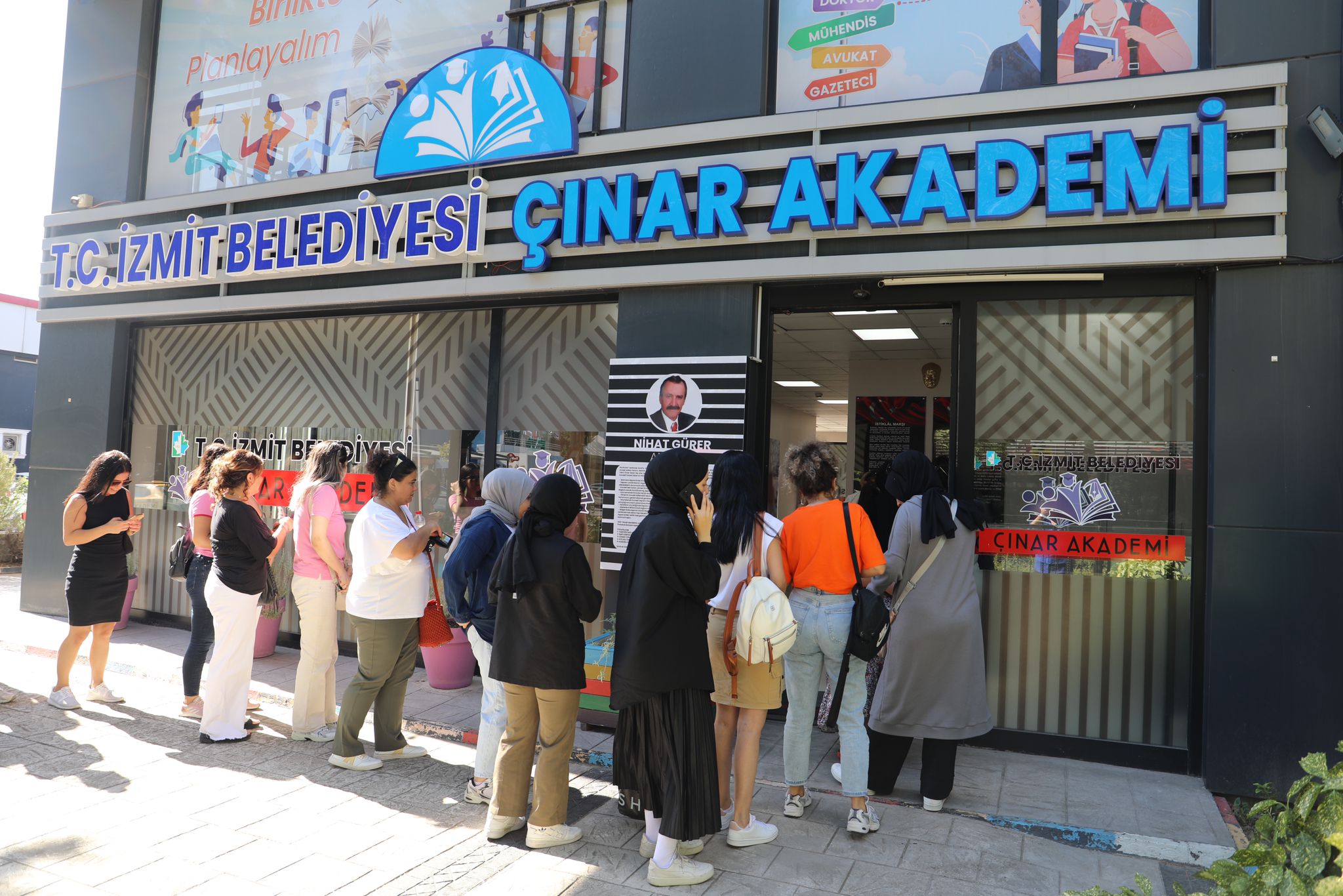İzmit Belediyesinin liyakat temelli öğretmen alımı sınavına yoğun katılım (11)