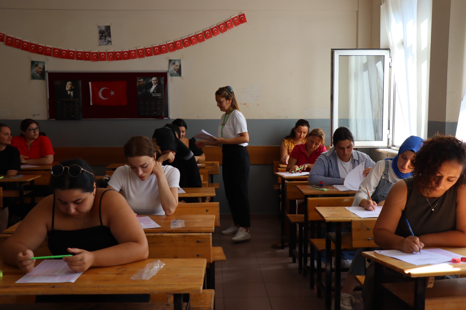 İzmit Belediyesinin liyakat temelli öğretmen alımı sınavına yoğun katılım (2)