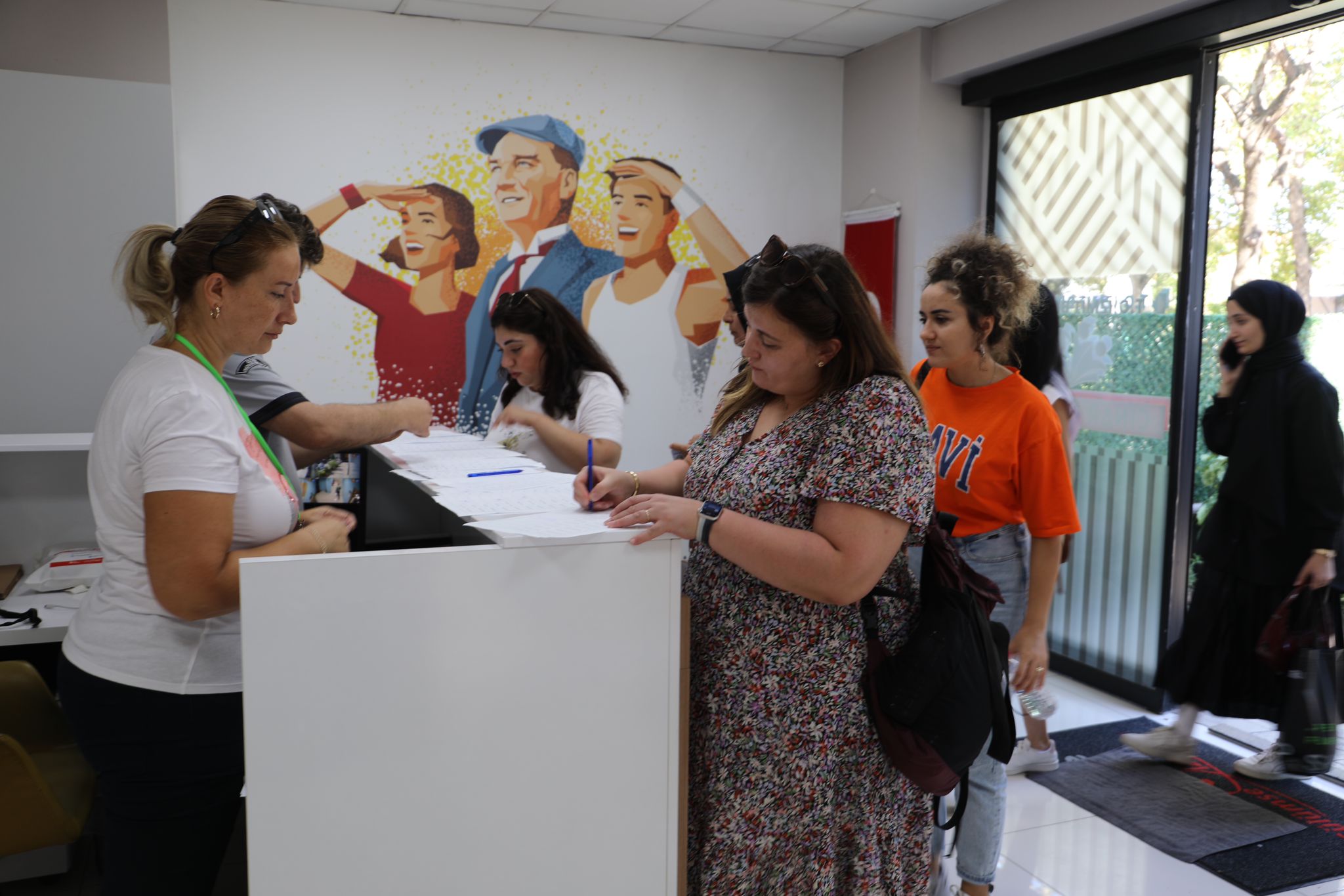 İzmit Belediyesinin liyakat temelli öğretmen alımı sınavına yoğun katılım (7)