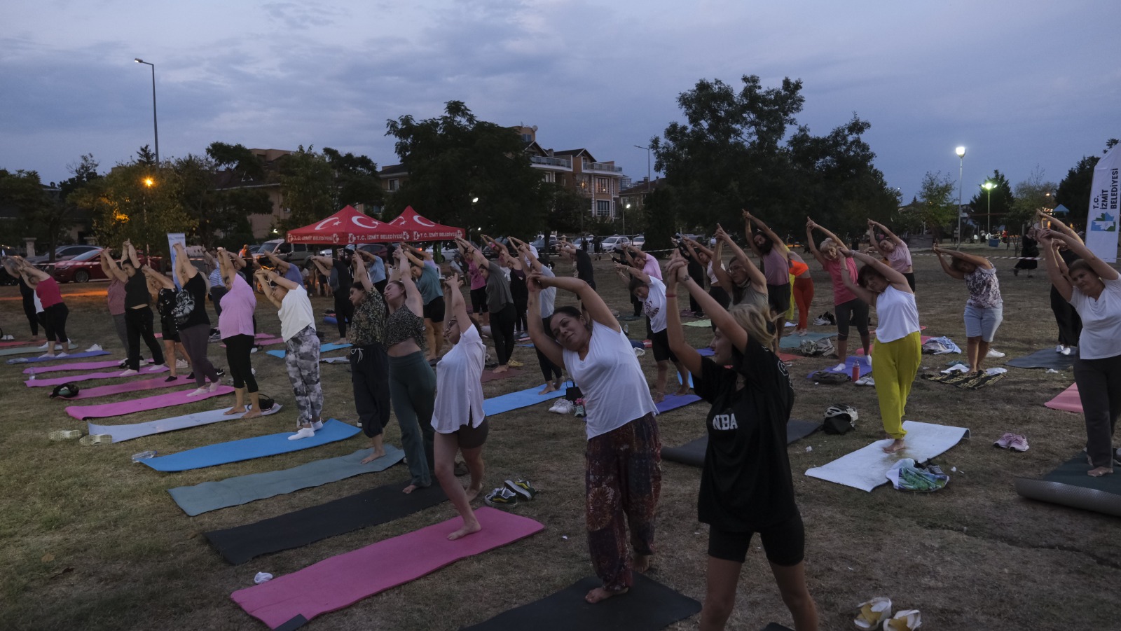 İzmit bu etkinliğini sevdi ‘Nefes Al İzmit’ Yoga etkinliğine büyük ilgi (15)