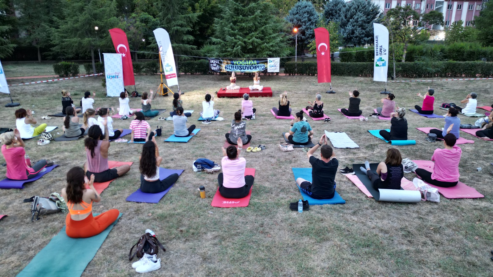 İzmit bu etkinliğini sevdi ‘Nefes Al İzmit’ Yoga etkinliğine büyük ilgi (7)