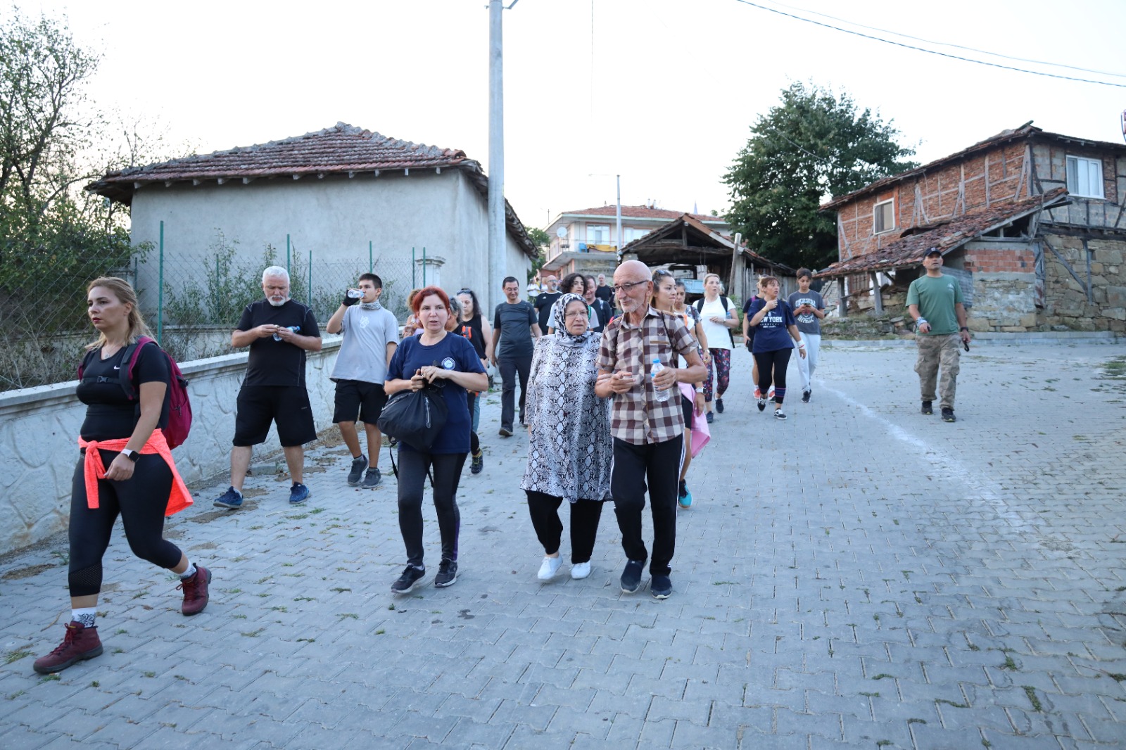 İzmitler, zafer coşkusunu doğa yürüyüşü ile yaşadı (3)