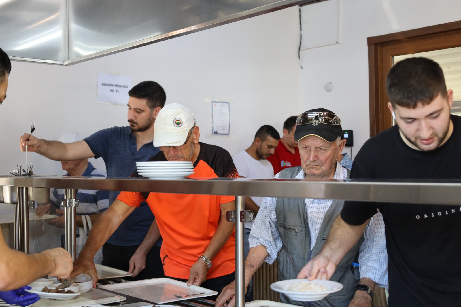Izmitte Sosyal Belediyeciligin Basarisi Izmit Kent Lokantasi her gün tiklim tiklim (5)