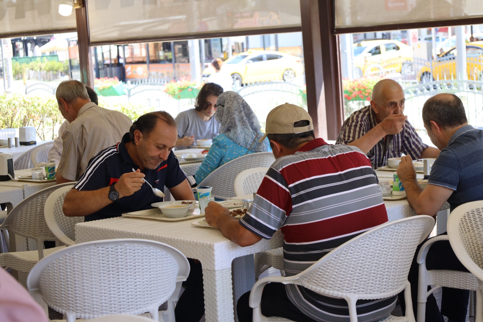 Izmitte Sosyal Belediyeciligin Basarisi Izmit Kent Lokantasi her gün tiklim tiklim (7)